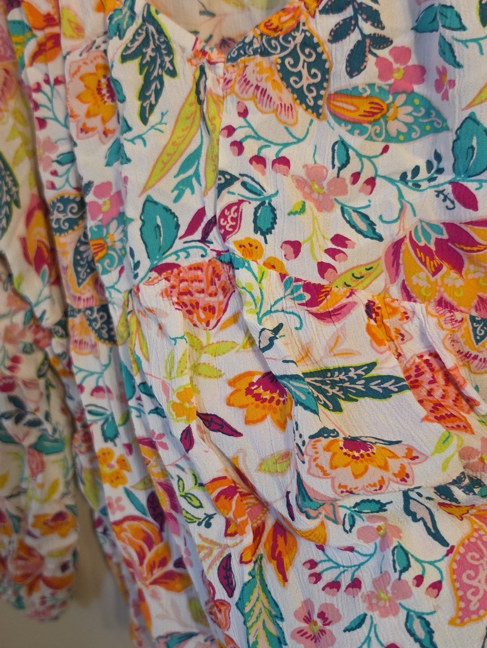 Old Navy Floral V Neck Balloon Sleeve Blouse. In EUC - Picture 7 of 7